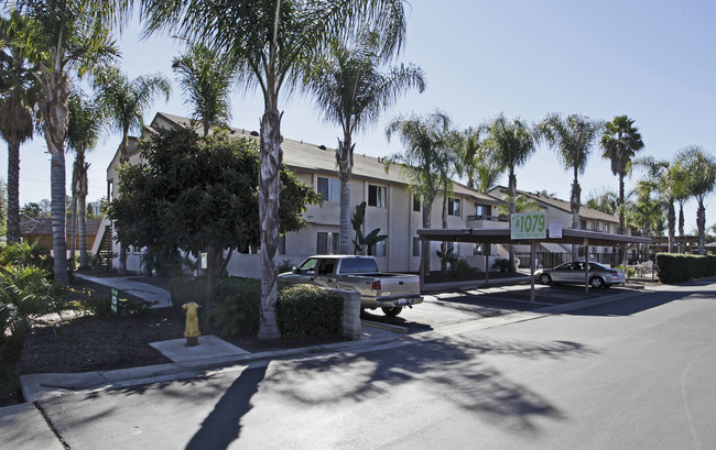 Parkwood Villas in Escondido, CA - Building Photo - Building Photo