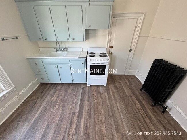 147 Essex St in Bangor, ME - Foto de edificio - Building Photo