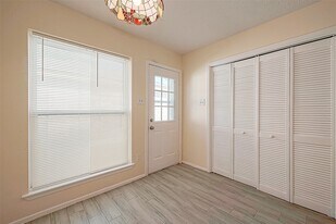 830 Kenforest Dr in Missouri City, TX - Building Photo