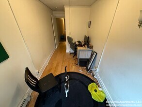 94 W Cedar St in Boston, MA - Building Photo - Building Photo