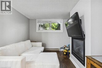 262 Patricia Ave in Kitchener, ON - Building Photo - Building Photo