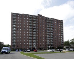 Rockcliffe on the Park in Mississauga, ON - Building Photo