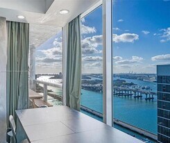 1717 N Bayshore Dr in Miami, FL - Building Photo