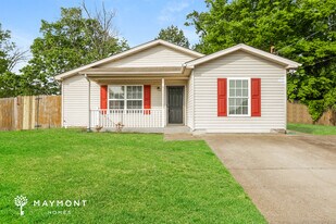 233 Lake Forest Dr in La Vergne, TN - Building Photo