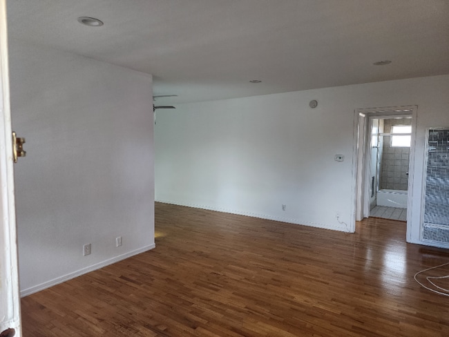 1025 Idaho Ave in Santa Monica, CA - Building Photo - Building Photo