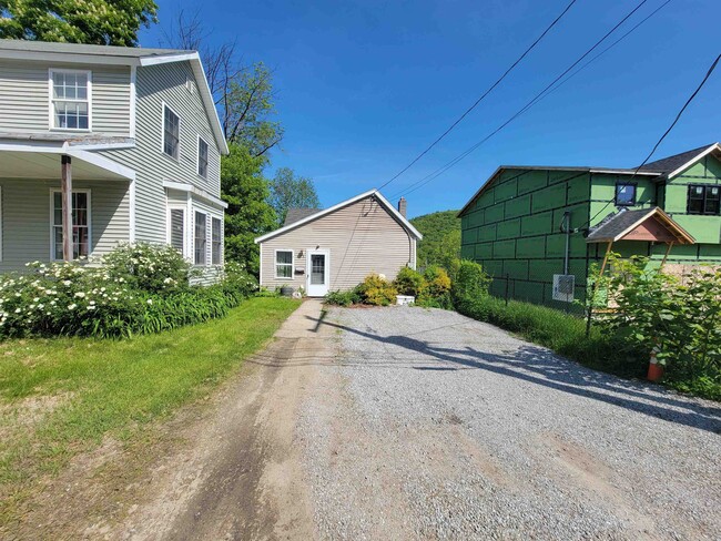 58 Beech St in Bristol, NH - Building Photo - Building Photo