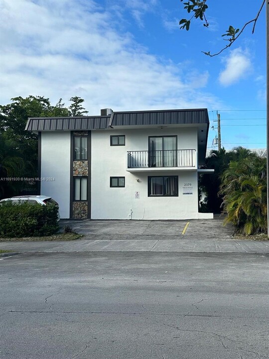 2379 NE 172nd St, Unit 4 in North Miami Beach, FL - Building Photo