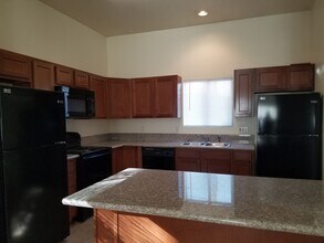 1245 E Waverly St, Unit 6 bed 3 bath in Tucson, AZ - Building Photo - Building Photo