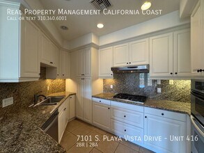 7101 Playa Vista Dr in Los Angeles, CA - Building Photo - Building Photo