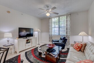 630 S Sapodilla Ave in West Palm Beach, FL - Foto de edificio - Building Photo