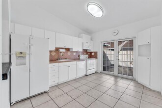 7665 NW 183rd Ter in Hialeah, FL - Building Photo - Building Photo