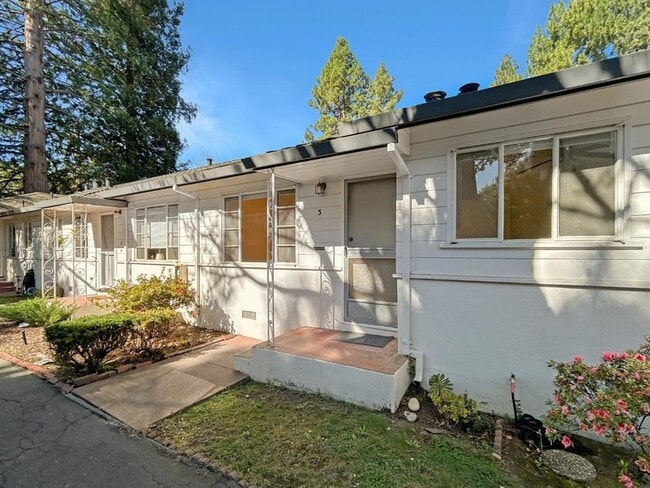 1300 Hoover St, Unit APT 3 in Menlo Park, CA - Building Photo - Building Photo