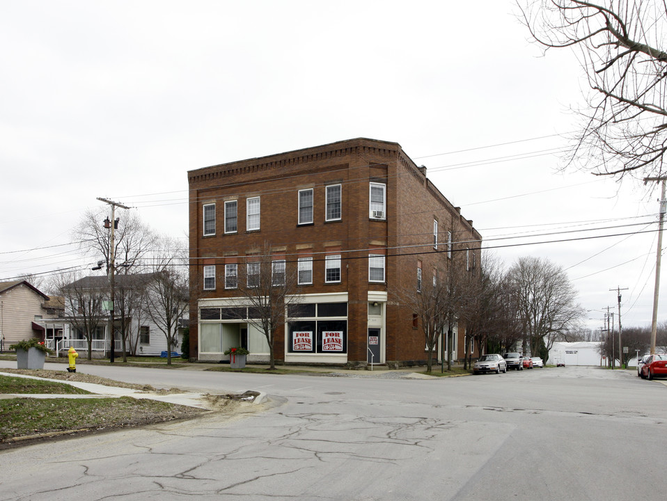 3153-3155 Main St in West Middlesex, PA - Building Photo