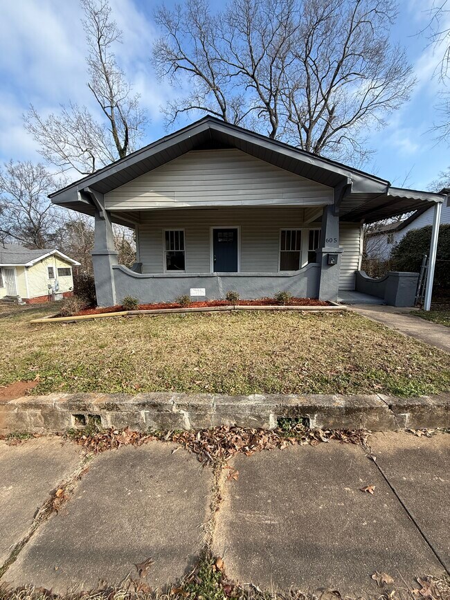 605 80th St S in Birmingham, AL - Foto de edificio - Building Photo