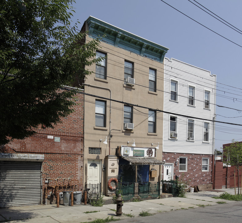 186 Richards St in Brooklyn, NY - Building Photo