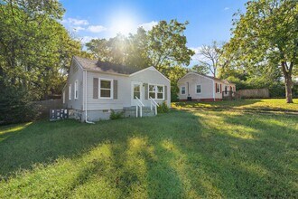 2009 Oakwood Ave in Nashville, TN - Building Photo - Building Photo