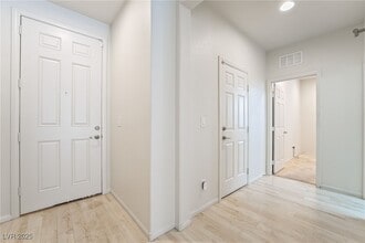 9205 Keystone Ridge Ave in Las Vegas, NV - Building Photo - Building Photo