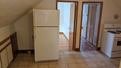 11 Falmouth St, Unit 3 in Worcester, MA - Foto de edificio - Building Photo