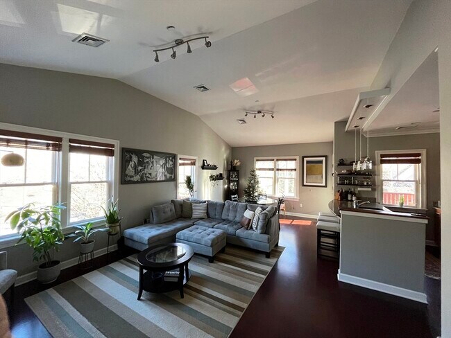 121 Green St, Unit 304 in Boston, MA - Building Photo - Building Photo