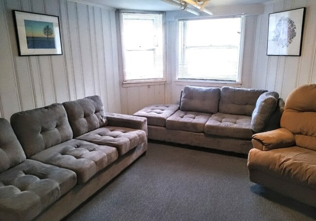 1466 W Rascher Ave, Unit Cozy Bright Garden