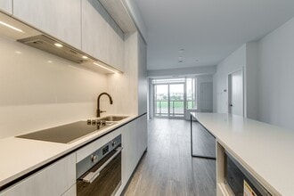 2495-2495 Eglinton Ave W in Mississauga, ON - Building Photo - Building Photo