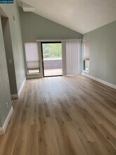 1544 Bailey Rd in Concord, CA - Foto de edificio - Building Photo