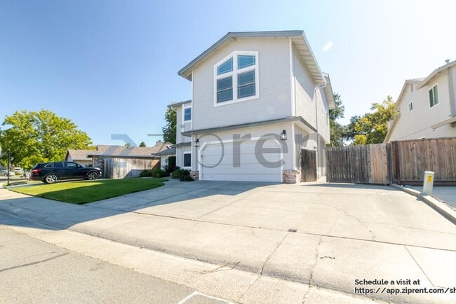 5912 Laguna Villa Way