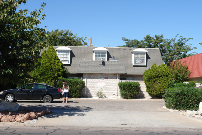 4247 Fairbanks Dr in El Paso, TX - Building Photo - Building Photo