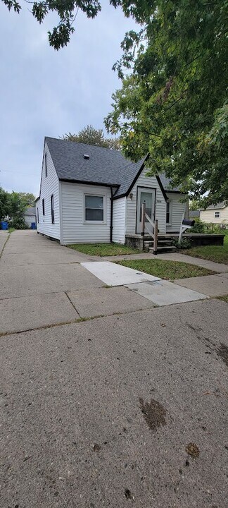 7276 Orchard Ave in Warren, MI - Building Photo