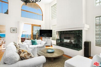 23620 MALIBU COLONY Rd in Malibu, CA - Building Photo - Building Photo