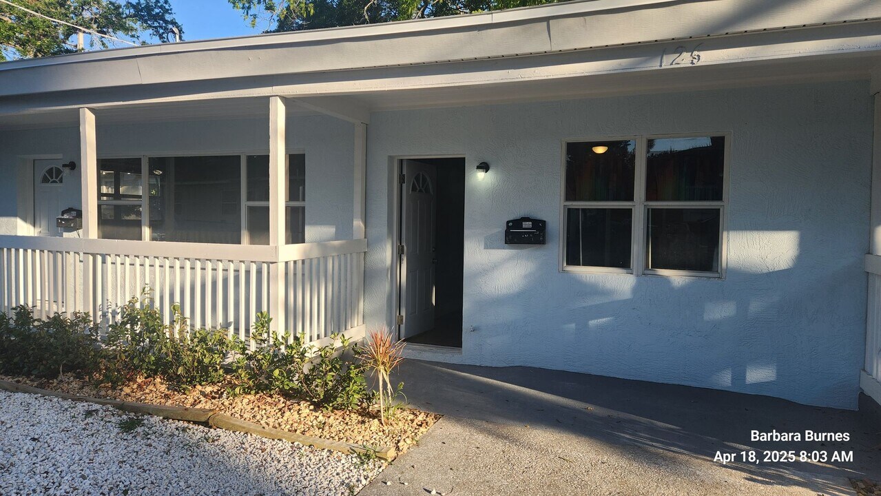 126 Gardiner Ct in Daytona Beach, FL - Building Photo