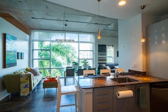 335 SE 6th Ave in Delray Beach, FL - Building Photo - Building Photo