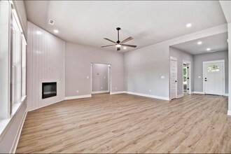 24 S Cheshnut Dr in Bella Vista, AR - Foto de edificio - Building Photo