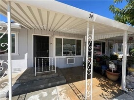 150 E Lakeshore Dr in Lake Elsinore, CA - Building Photo