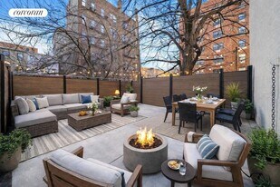 166 S 2nd St in Brooklyn, NY - Building Photo