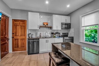 215 Maple St in Buffalo, NY - Building Photo - Building Photo