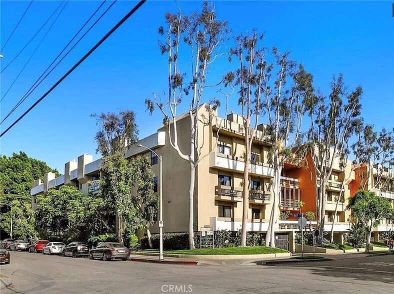 750 Kings Rd, Unit 325 in Los Angeles, CA - Building Photo