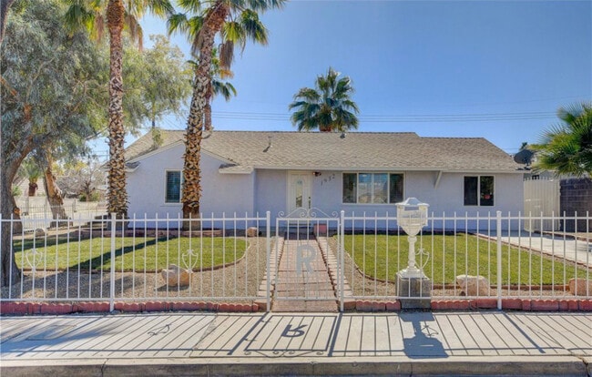 property at 1932 Hassett Ave