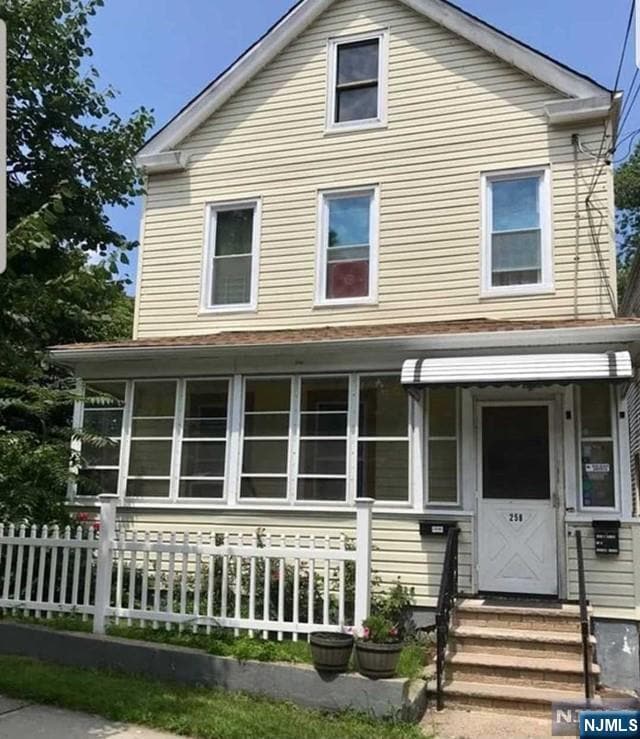 258 Burgess Pl