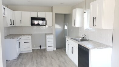 15161 Harrison St in Livonia, MI - Building Photo - Building Photo