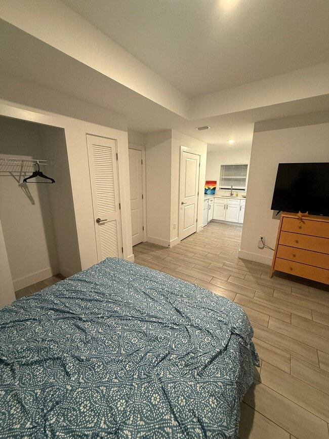 2812 13th St SW, Unit Studio
