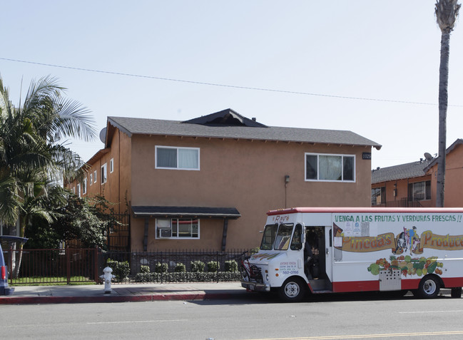 1029 S Standard Ave in Santa Ana, CA - Foto de edificio - Building Photo