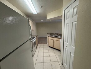 700 Crest Pines Dr in Orlando, FL - Building Photo - Building Photo