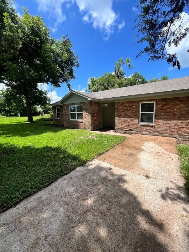 property at 1001 Mac Dr