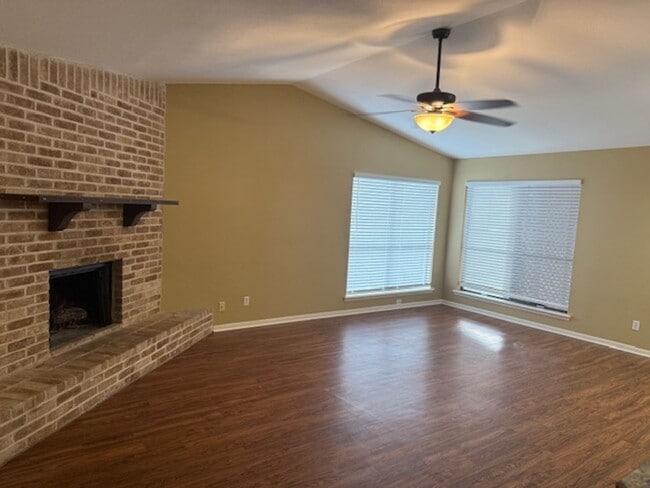 110 Concord Ln in Victoria, TX - Building Photo - Building Photo