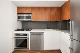 515 E 72nd St in New York, NY - Building Photo - Building Photo