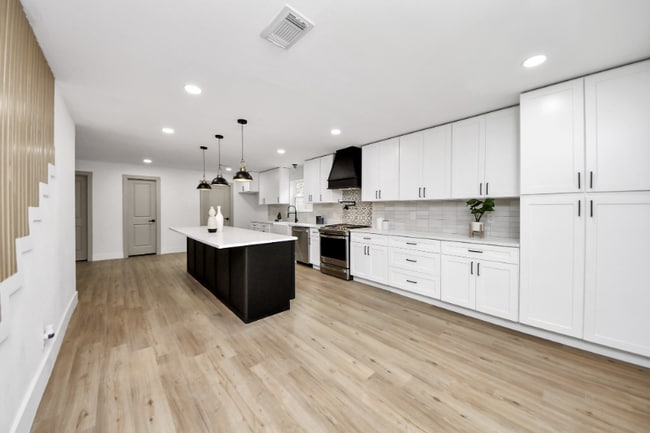 5614 Oakhaven Ln in Houston, TX - Building Photo - Building Photo