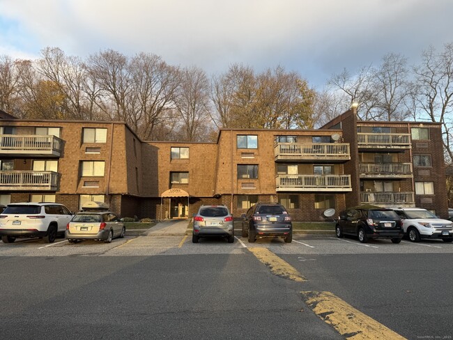 126 Triangle St in Danbury, CT - Building Photo - Building Photo