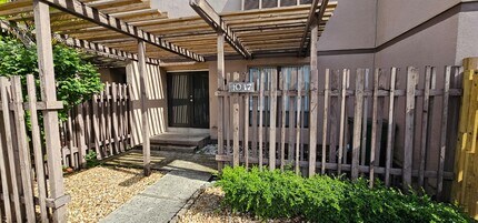 1017 NW 124th Ave in Pembroke Pines, FL - Building Photo - Building Photo