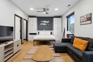 423 E Michigan St, Unit ID1032100P in Indianapolis, IN - Building Photo